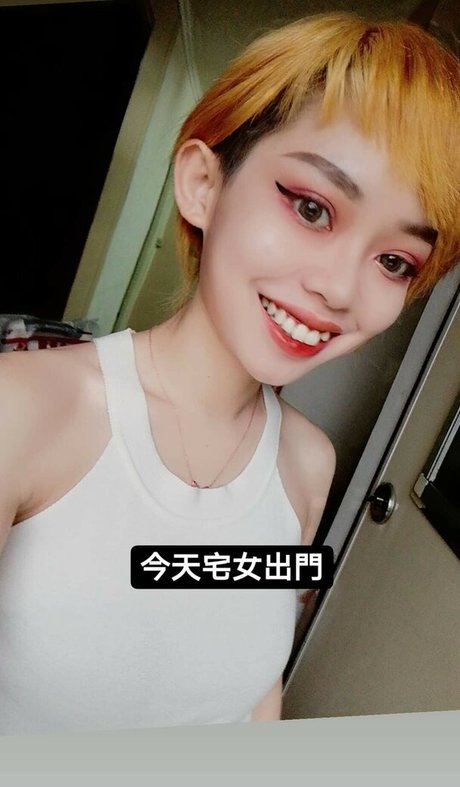 成熟した偽のおっぱいオンリーファンズ 美しいポルノ 写真