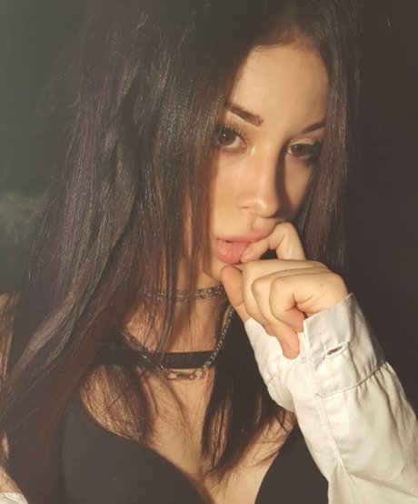 フェラチオ シャワー オンリーファンズ セクシー裸 画像