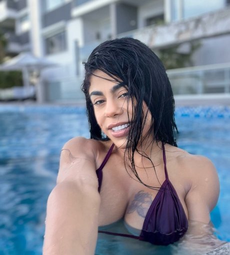 妊娠中のオンリーファンズ ホットセクシー 写真