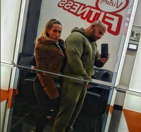 Reni Gendur スター ヌード 写真