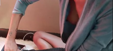 ヨガパンツ オンリーファンズ アート裸 ギャラリー