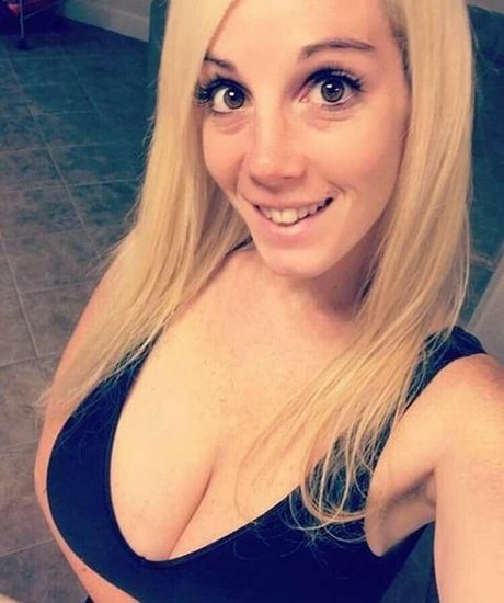 Tittyqueen77 ホットなモデル ギャラリー