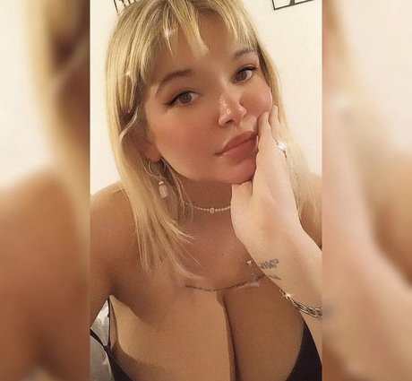 asmr 足 オンリーファンズ エロチック 写真