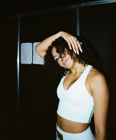 Any Gabrielly 無料女優 写真