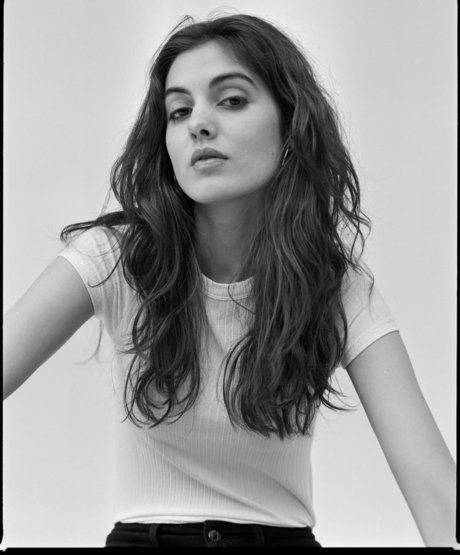 曲線美のクーガーオンリーファンズ ホット裸 写真