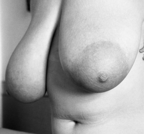 ティーンTバックオンリーファンズ セクシーヌード 写真