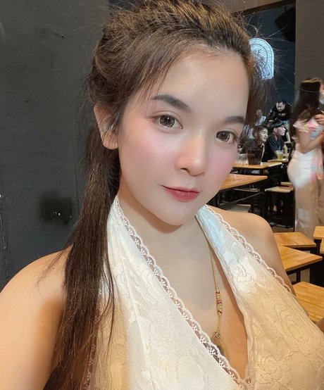 美しいティーンオンリーファン 美しいポルノ 画像