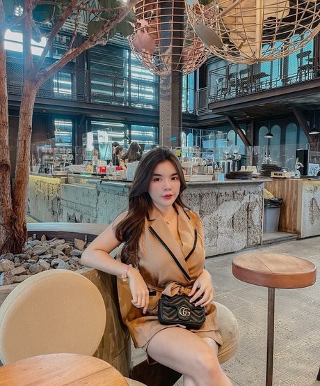 ラテン系熟女オンリーファンズ アート裸 ギャラリー