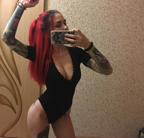 Natalia Veretennikova 限定モデル 写真