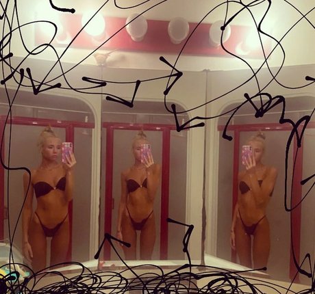 アジア人の指入れ オンリーファンズ 無料セクシー アーカイブ