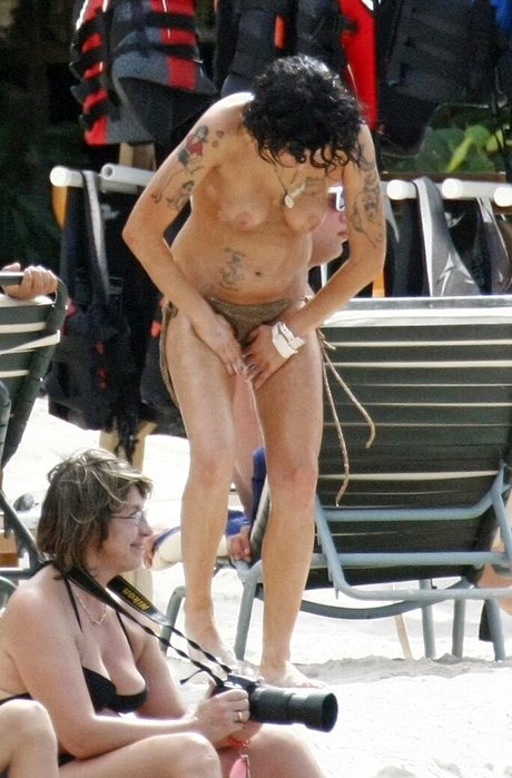 Amy Winehouse ヌードのポルノスター 写真