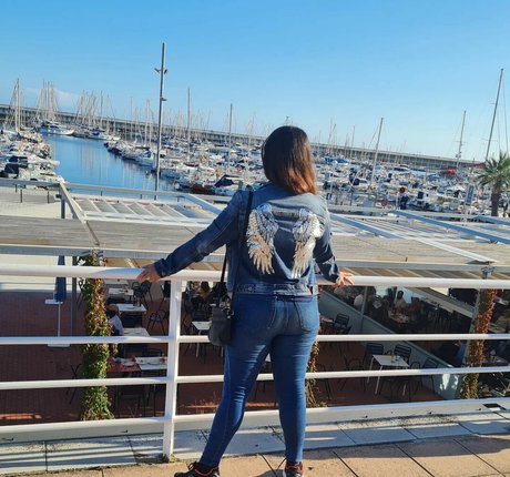 曲線美のラテン系オンリーファンズ セックス 写真