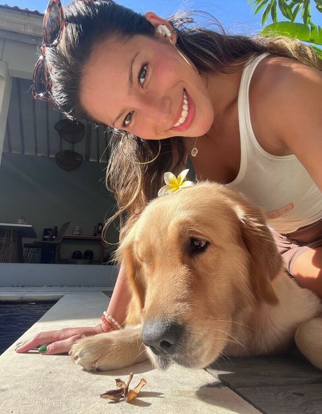 ブルネットのティーンオンリーファンズ アートヌード ギャラリー