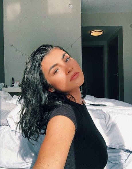 Kylie Manue ポルノスター セックス 画像