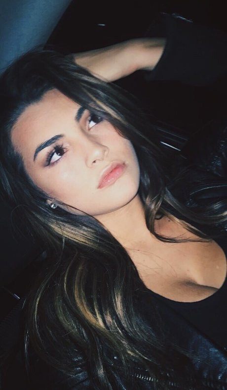 Kylie Manue XXXモデル 写真