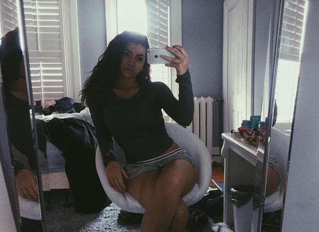 Kylie Manue ポルノモデル 写真
