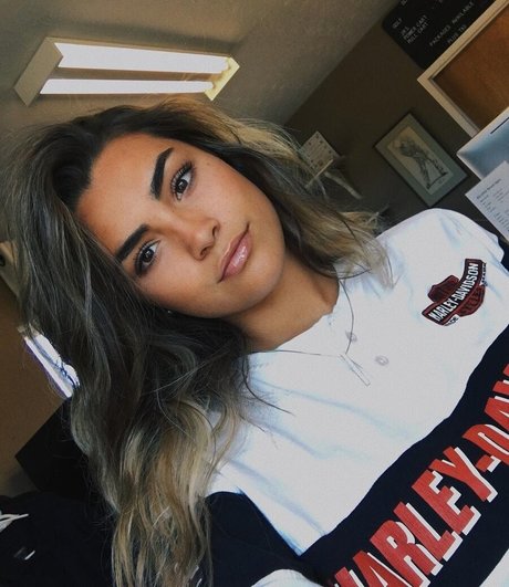 Kylie Manue 裸モデル 写真