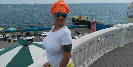 ビキニファックオンリーファンズ 無料セックス 写真