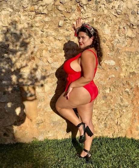 黒のランジェリーオンリーファンズ 美しいヌード 写真