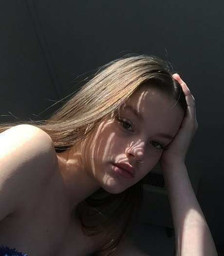 スキニーオンリーファンズ アートxxx 写真
