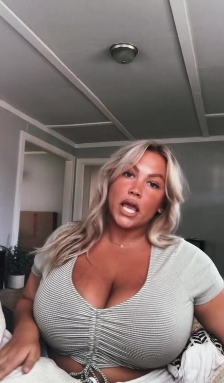 足を舐めるオンリーファンズ アートxxx 写真