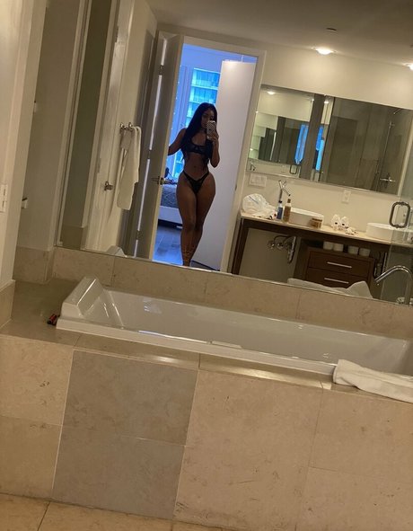 cathiimedialuna アダルト女優 写真