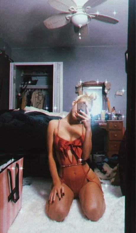 巻き毛のティーンズオンリーファンズ ホットセックス 画像