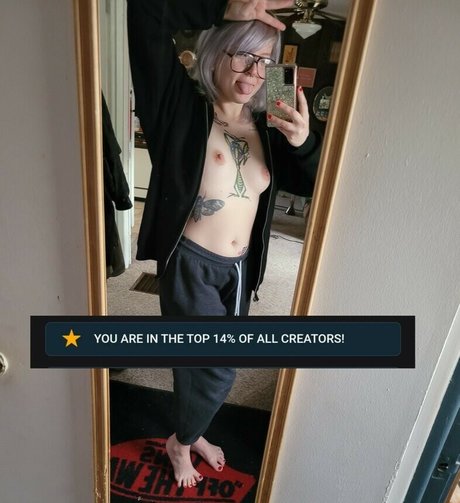 足を舐めるオンリーファンズ 裸 ギャラリー