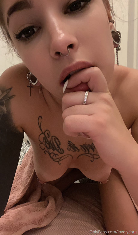 lovelychris ポルノモデル 写真