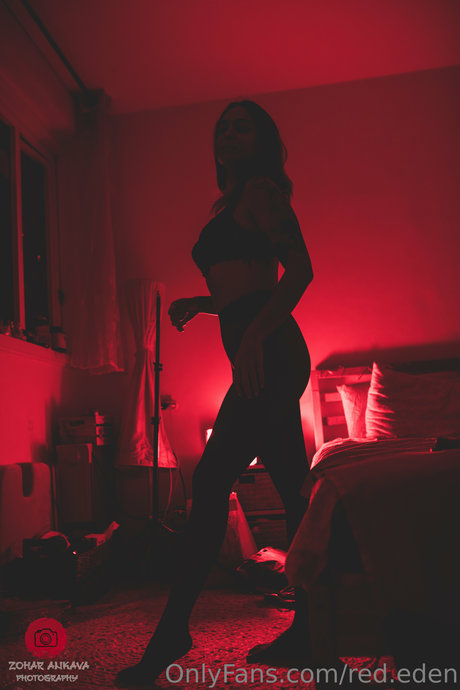 Queen Red アダルトモデル 画像