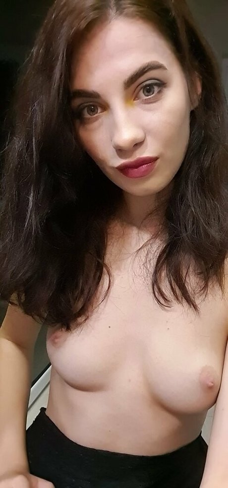 小さいペニスのオンリーファンズ ポルノ 写真