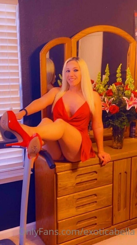 exoticabella セクシーなポルノスター 写真