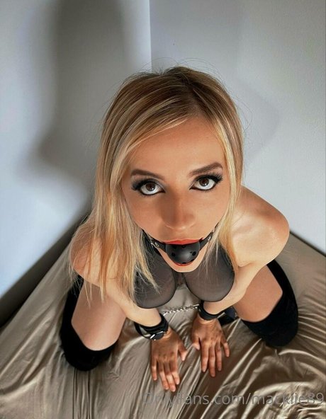 Mackiie89 エロティックモデル 画像
