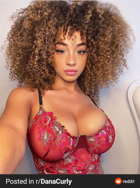 Dana Curly 高品質のスター 写真