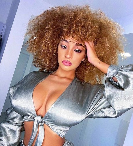 Dana Curly ポルノスター ヌード 写真