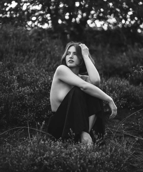 おっぱい自撮りオンリーファンズ ポルノグラフィック ギャラリー