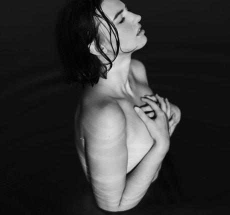 ビキニファックオンリーファンズ 無料セクシー 写真