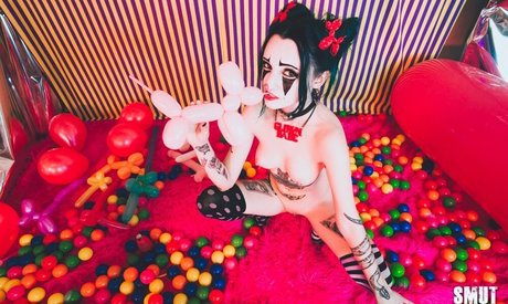 Lydia Wilts Clown ホットモデル ギャラリー