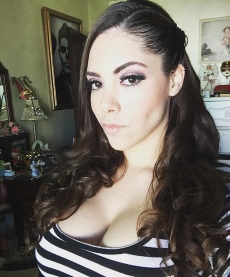 Claudia Guajardo ポルノスター 美しい 写真