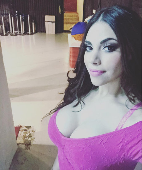 Claudia Guajardo 美しい女優 ギャラリー