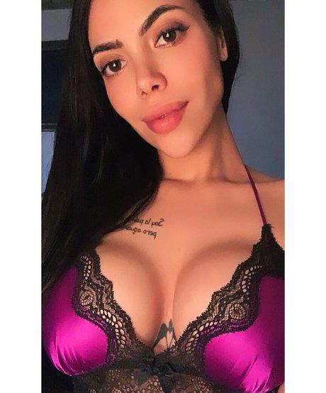 Claudia Guajardo ヌードモデル 写真