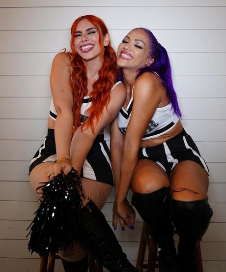 Frenemies xxxスター ギャラリー