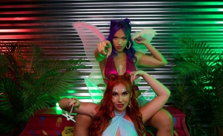 Frenemies ホットなモデル アーカイブ