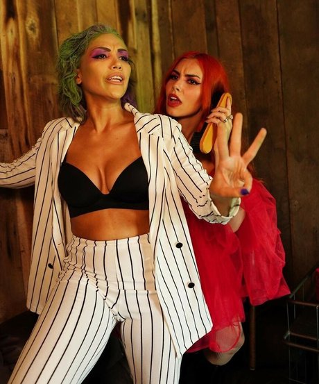 Frenemies xxx女優 画像