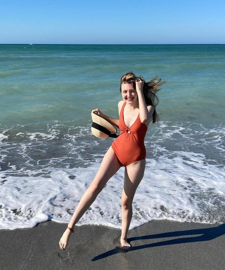心理学者オンリーファンズ セクシーヌード 写真