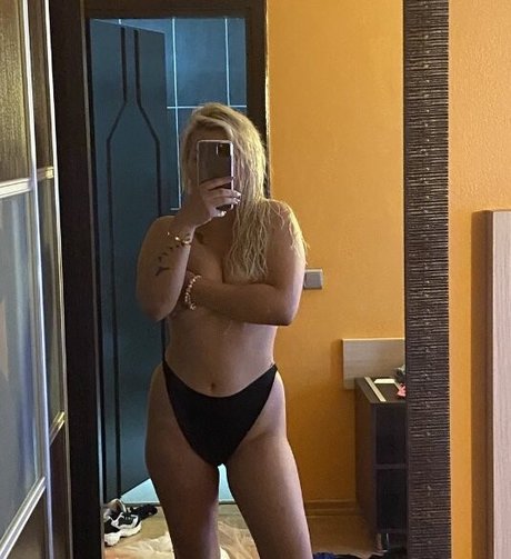 レズビアンの猫オンリーファンズ セクシーヌード 画像