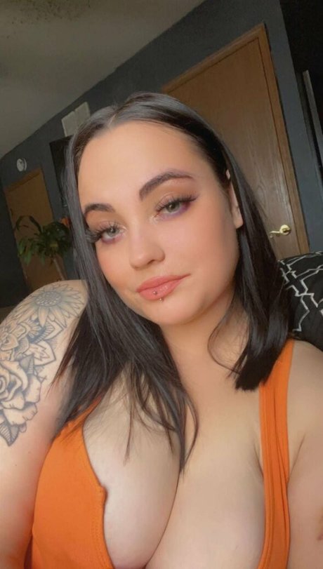 クーガー熟女オンリーファンズ 美しい裸 写真