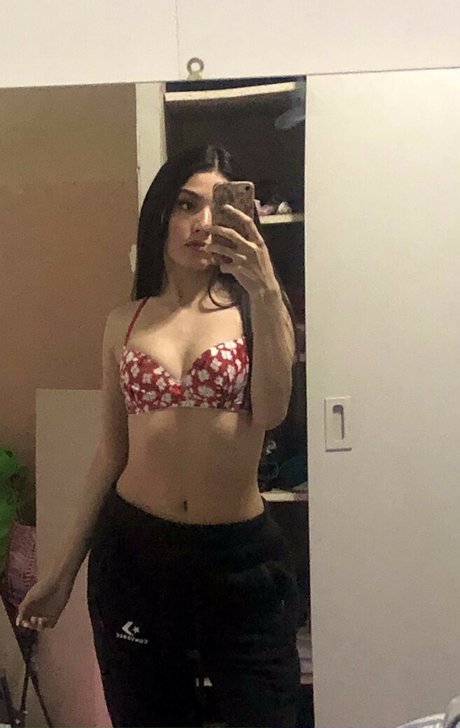Flores Isabella98 女優 写真
