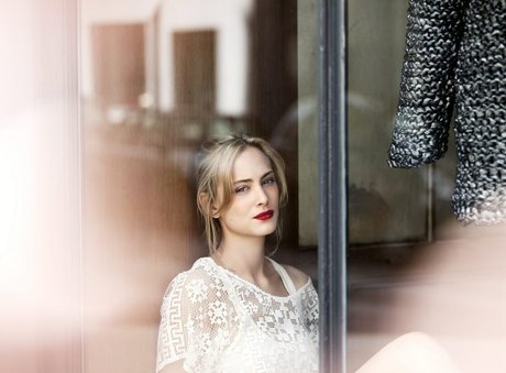 Nora Arnezeder ポルノスター セックス 写真