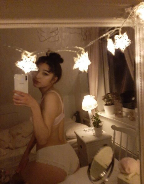 Himebunni 裸の女優 写真